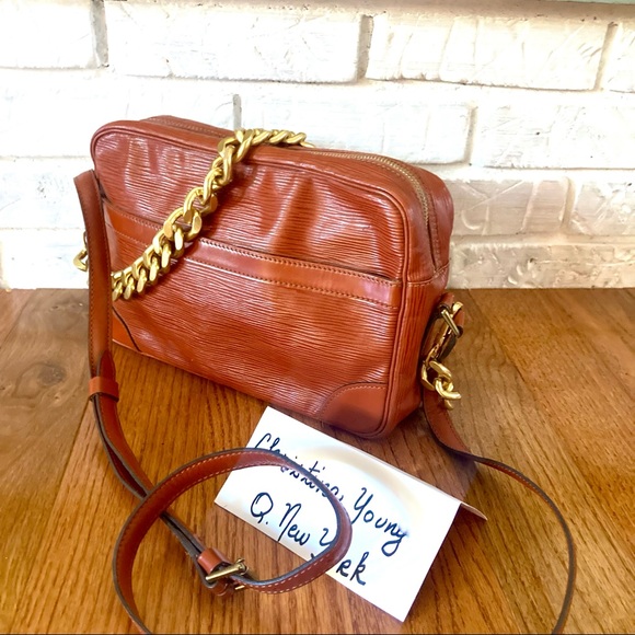 𝐋𝐨𝐮𝐢𝐬 𝐕𝐮𝐢𝐭𝐭𝐨𝐧 𝐂𝐫𝐨𝐬𝐬𝐛𝐨𝐝𝐲 𝐓𝐫𝐨𝐜𝐚𝐝𝐞𝐫𝐨𝟐𝟕 - Picture 3 of 12